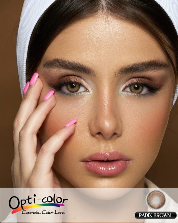 لنز رنگی قهوه‌ای گرم و طبیعی با جلوه‌ای نچرال و عمیق اپتی کالر مدل Radix Brown